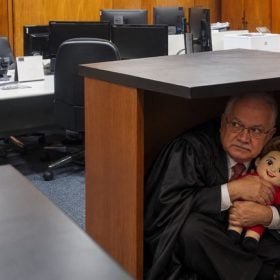 Fachin vira meme por demora em se posicionar na crise do STF